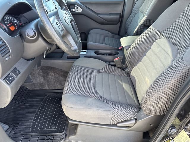 Used 2013 Nissan Frontier SV image 8