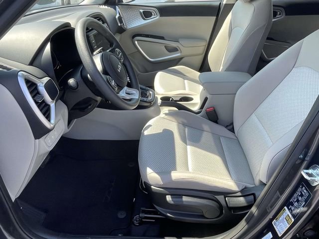Used 2025 Kia Soul LX w/ LX Technology Package image 13