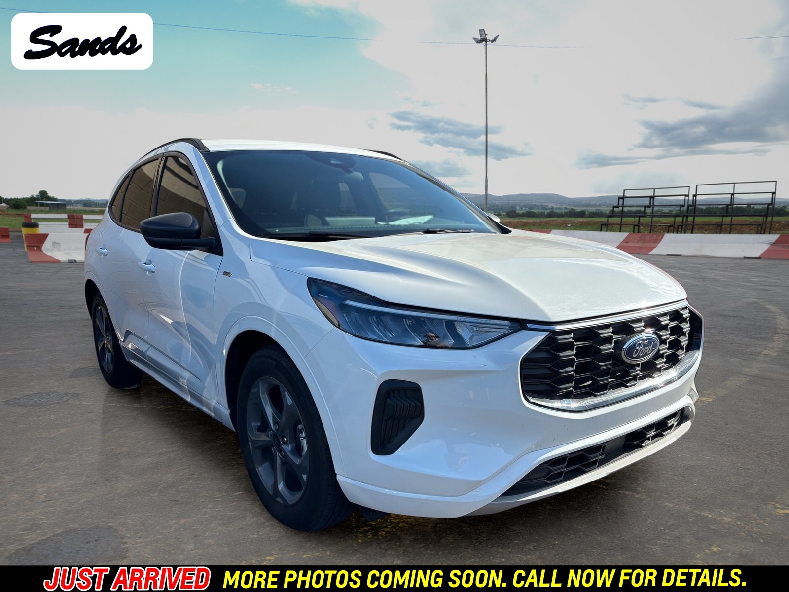 Used 2024 Ford Escape ST-Line w/ Tech Pack #1 FWD image 1