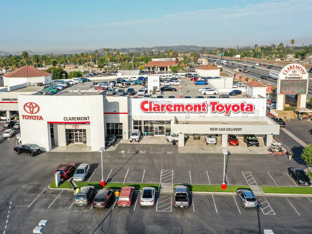 Certified 2017 Toyota Prius V FWD image 5