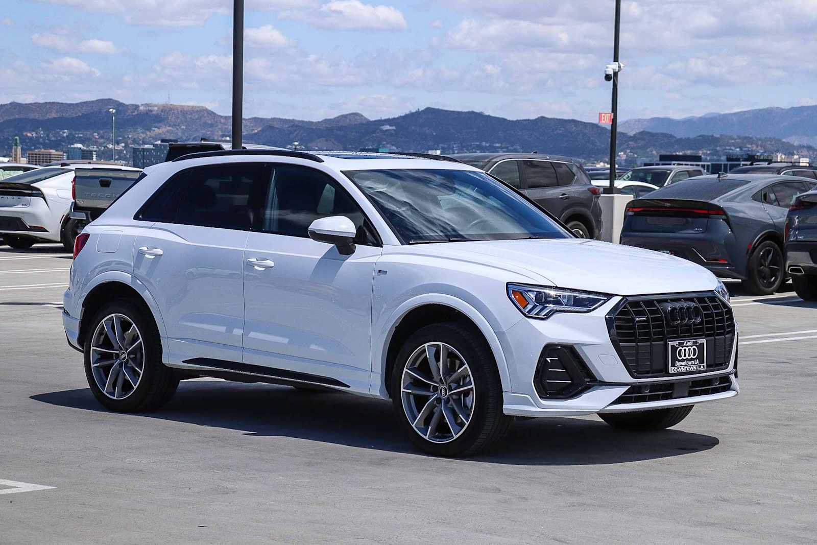 Used 2025 Audi Q3 2.0T Premium w/ Convenience Package AWD/4WD image 3