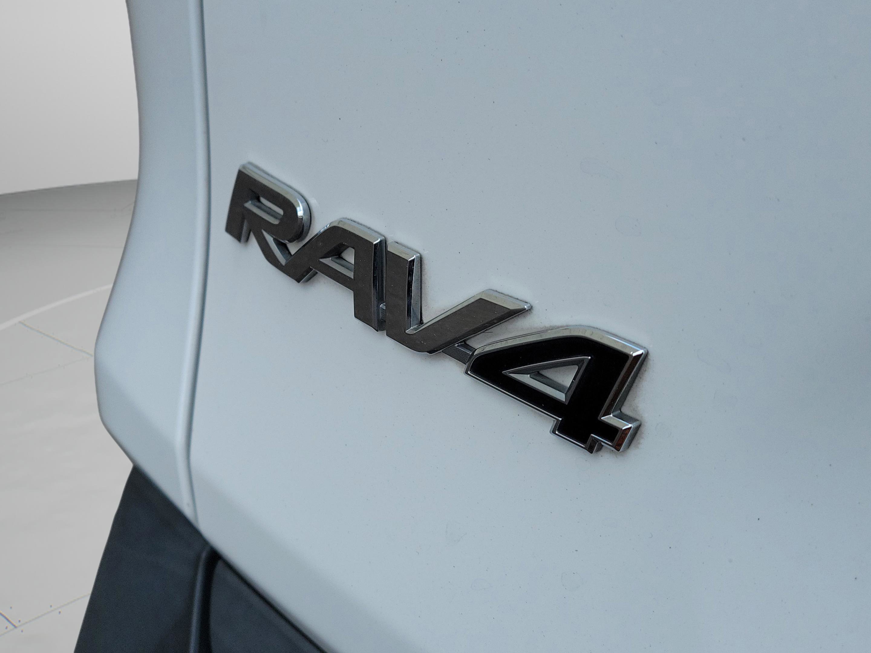 Used 2020 Toyota RAV4 XLE image 30