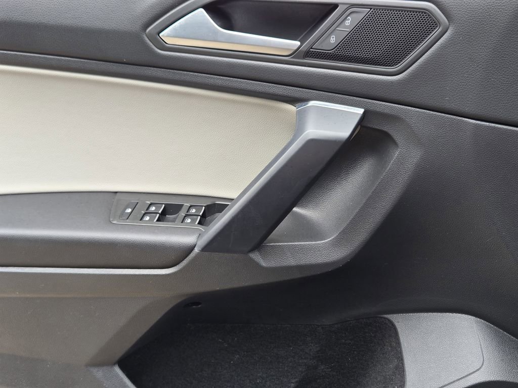 Used 2021 Volkswagen Tiguan SE R-Line image 30