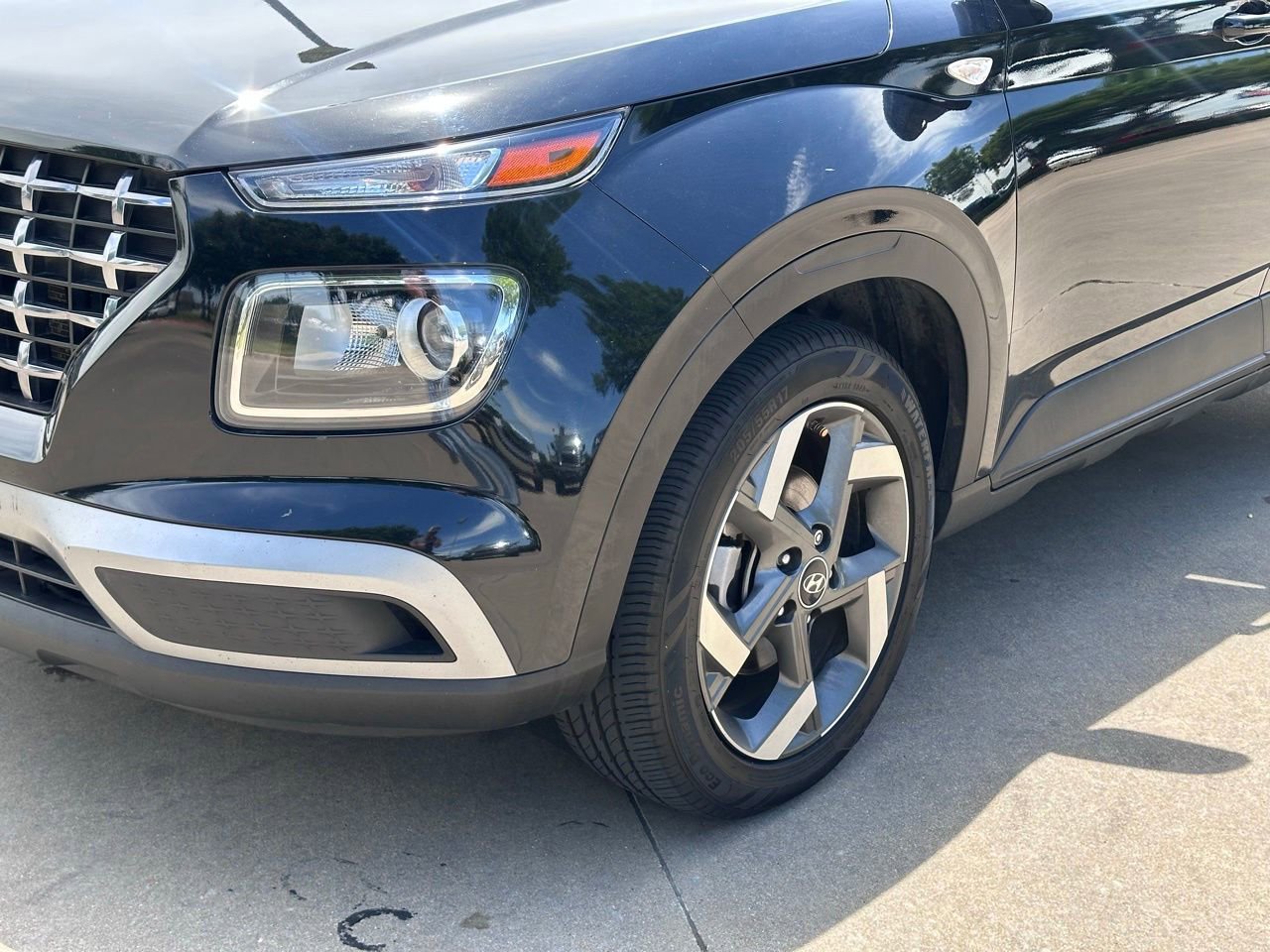 Used 2022 Hyundai Venue SEL FWD image 7