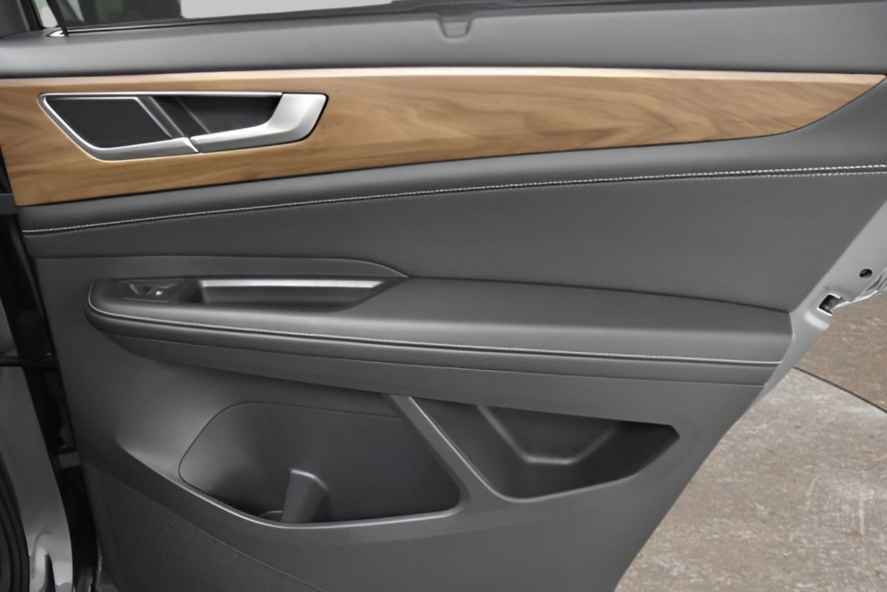 Used 2025 Volkswagen Atlas SE image 15