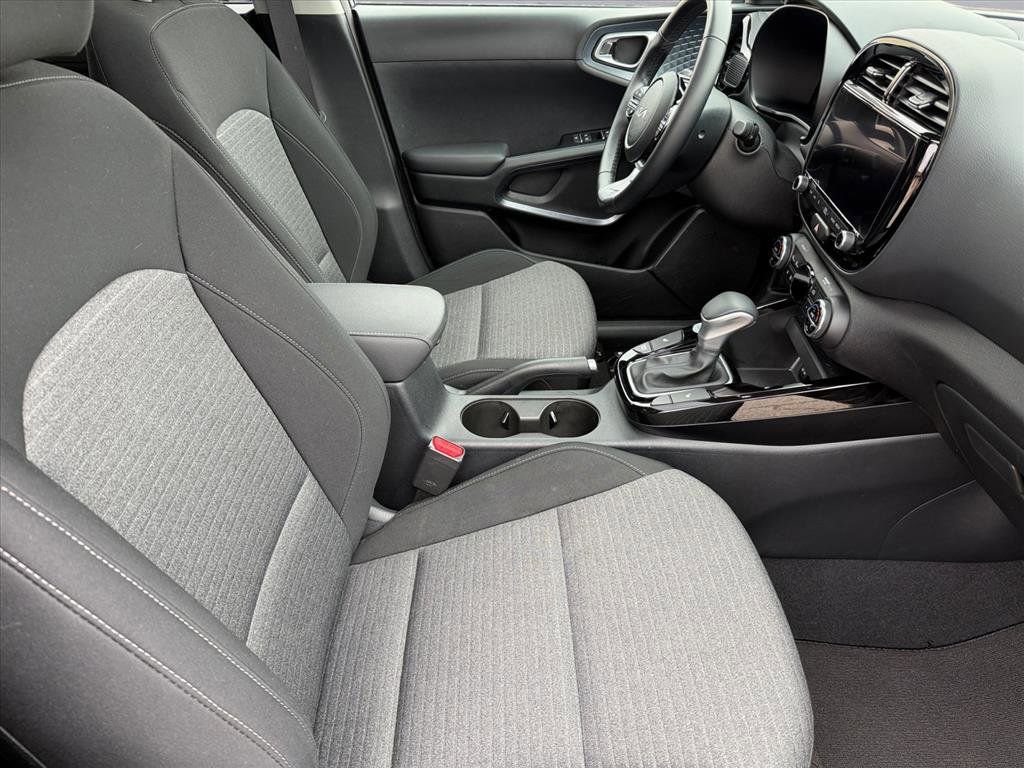 Used 2024 Kia Soul EX image 18