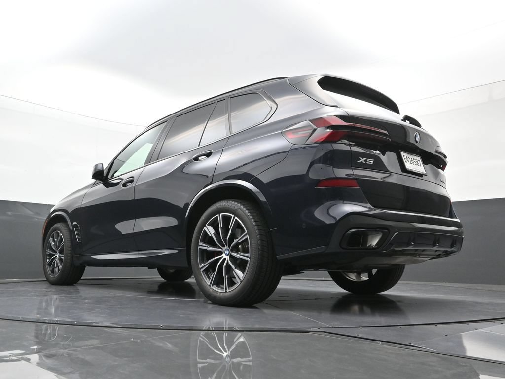 New 2026 BMW X5 xDrive40i w/ M Sport Package AWD/4WD image 27