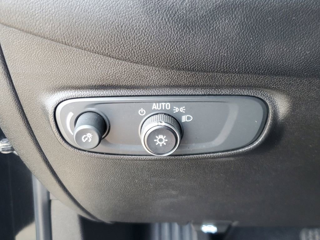 Used 2022 Chevrolet Equinox LS w/ LS Convenience Package image 17