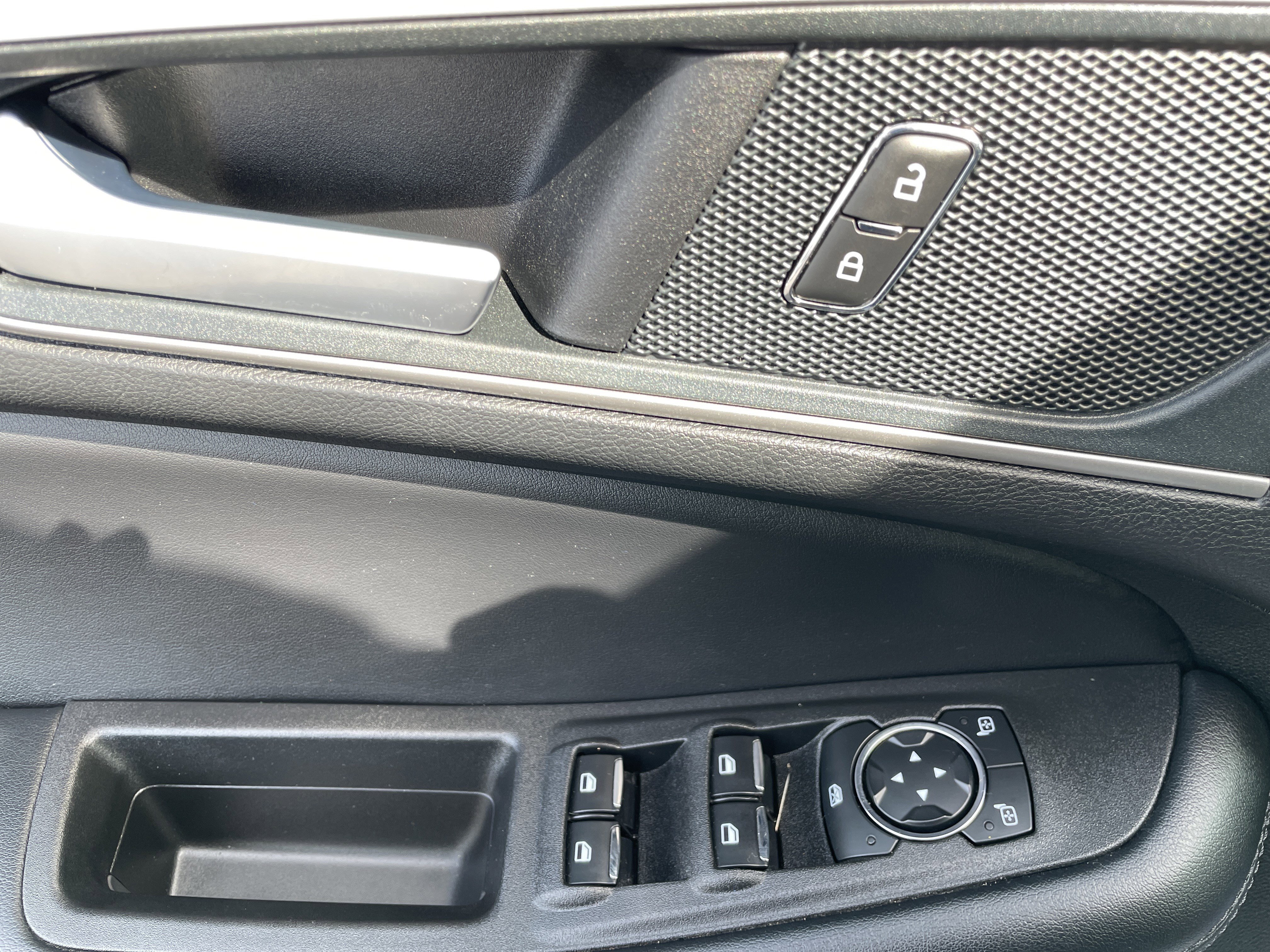 Used 2024 Ford Edge SEL w/ Convenience Package image 10