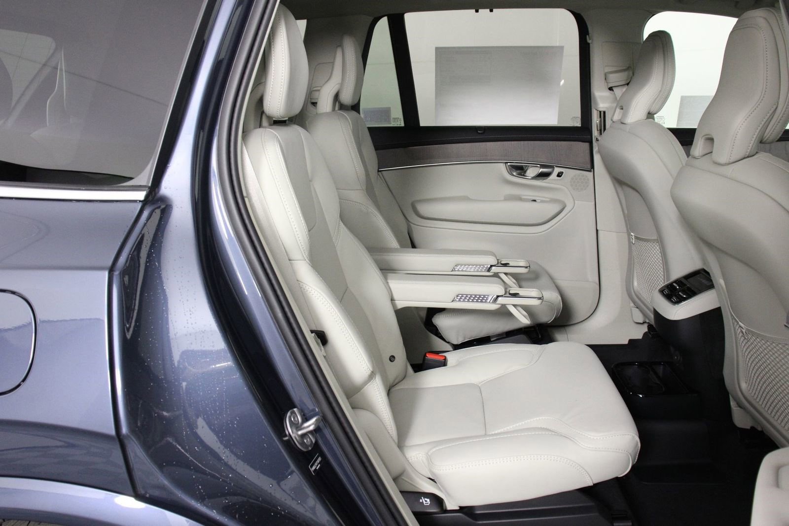 New 2026 Volvo XC90 B6 Ultra image 11