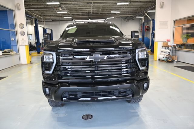 Used 2024 Chevrolet Silverado 2500 LTZ w/ LTZ Plus Package AWD/4WD image 2
