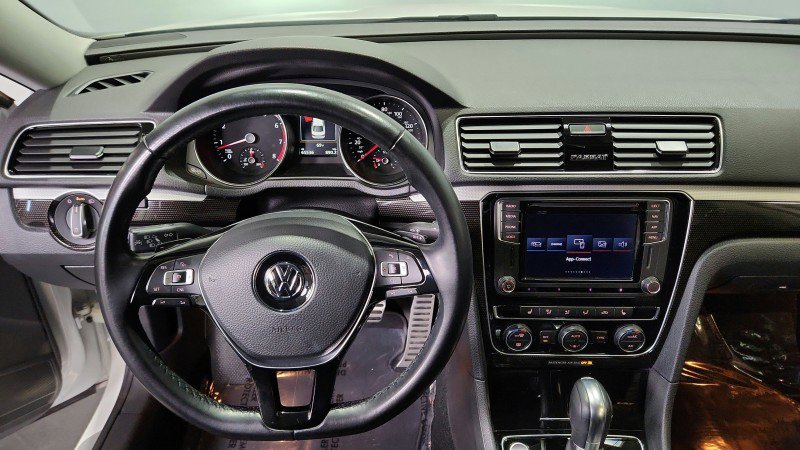 Used 2019 Volkswagen Passat 2.0T SE R-Line image 16