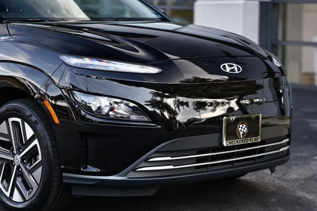 Used 2023 Hyundai Kona SE w/ Cargo Package FWD image 2