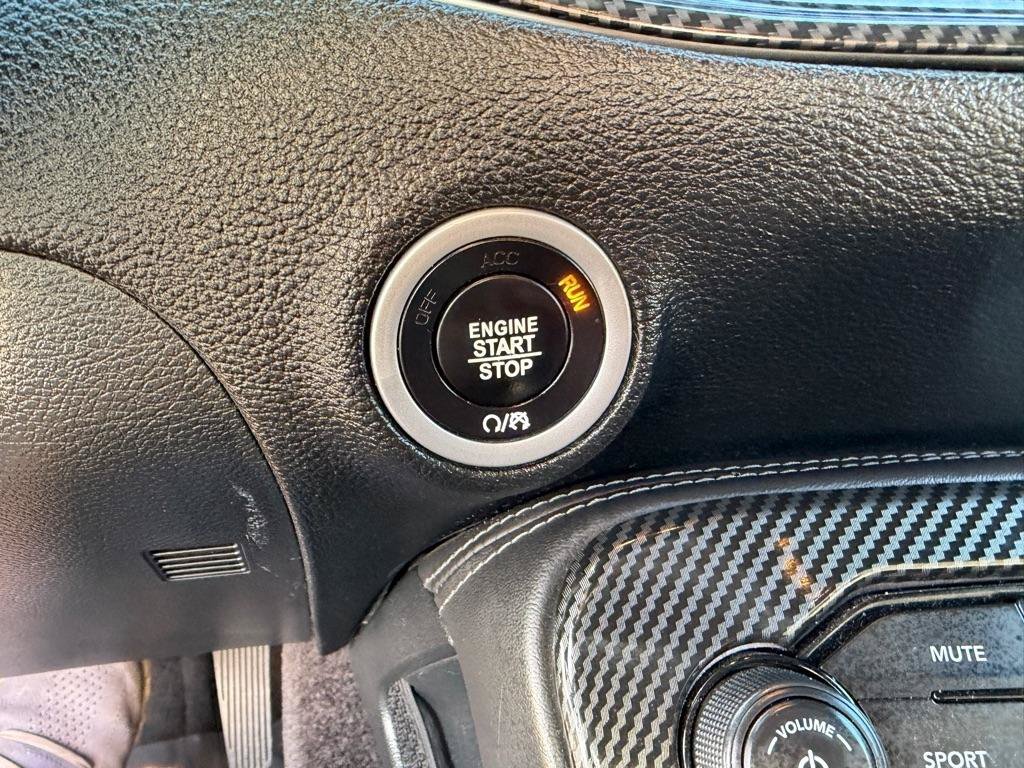 Used 2018 Dodge Challenger SXT RWD image 27