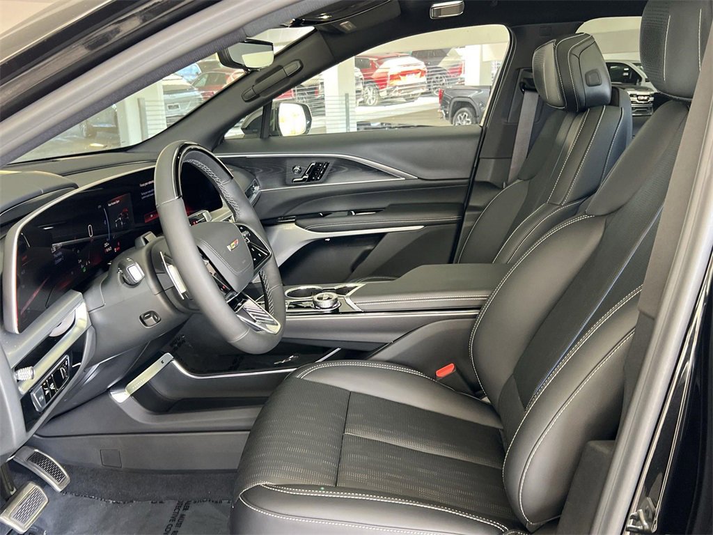 New 2026 Cadillac Lyriq V image 25