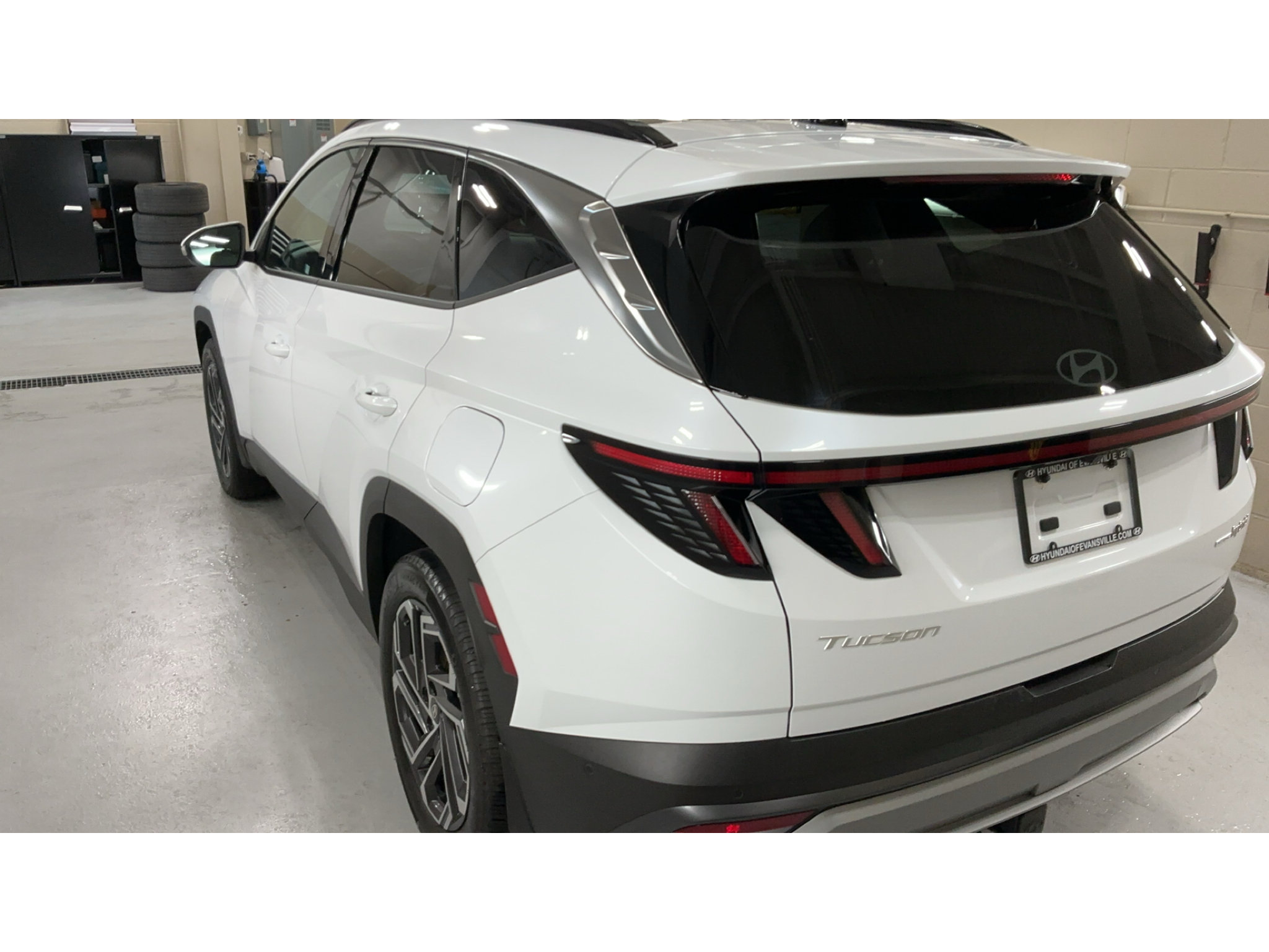 Certified 2025 Hyundai Tucson Limited AWD/4WD image 7