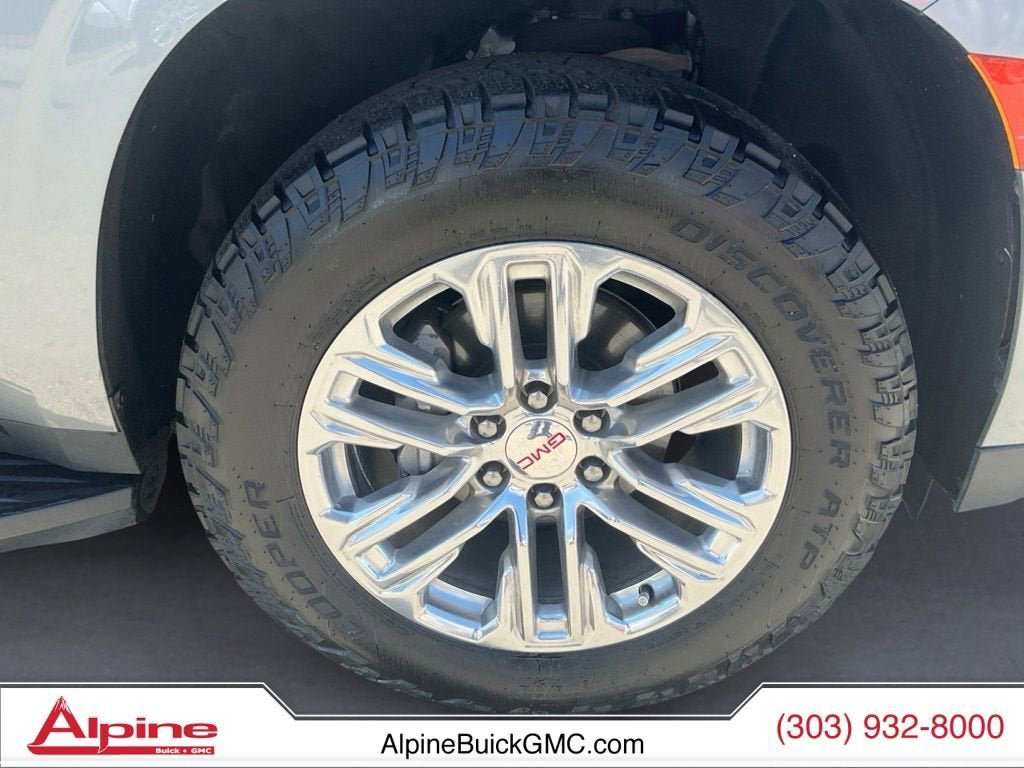 Certified 2022 GMC Yukon XL SLT w/ SLT Premium Package AWD/4WD image 14