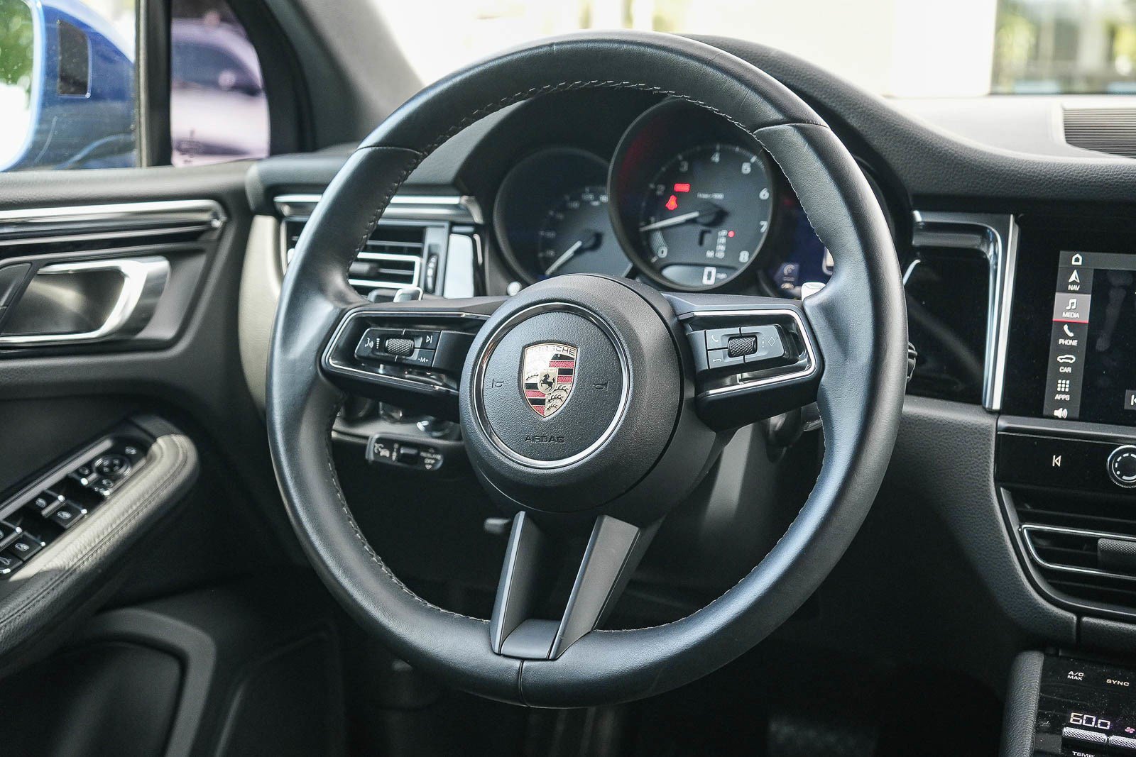 Used 2023 Porsche Macan AWD/4WD image 14