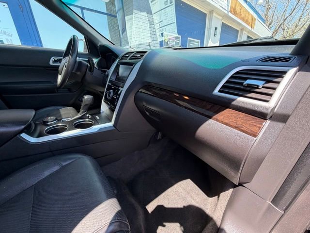 Used 2014 Ford Explorer Limited w/ Equipment Group 301A AWD/4WD image 28