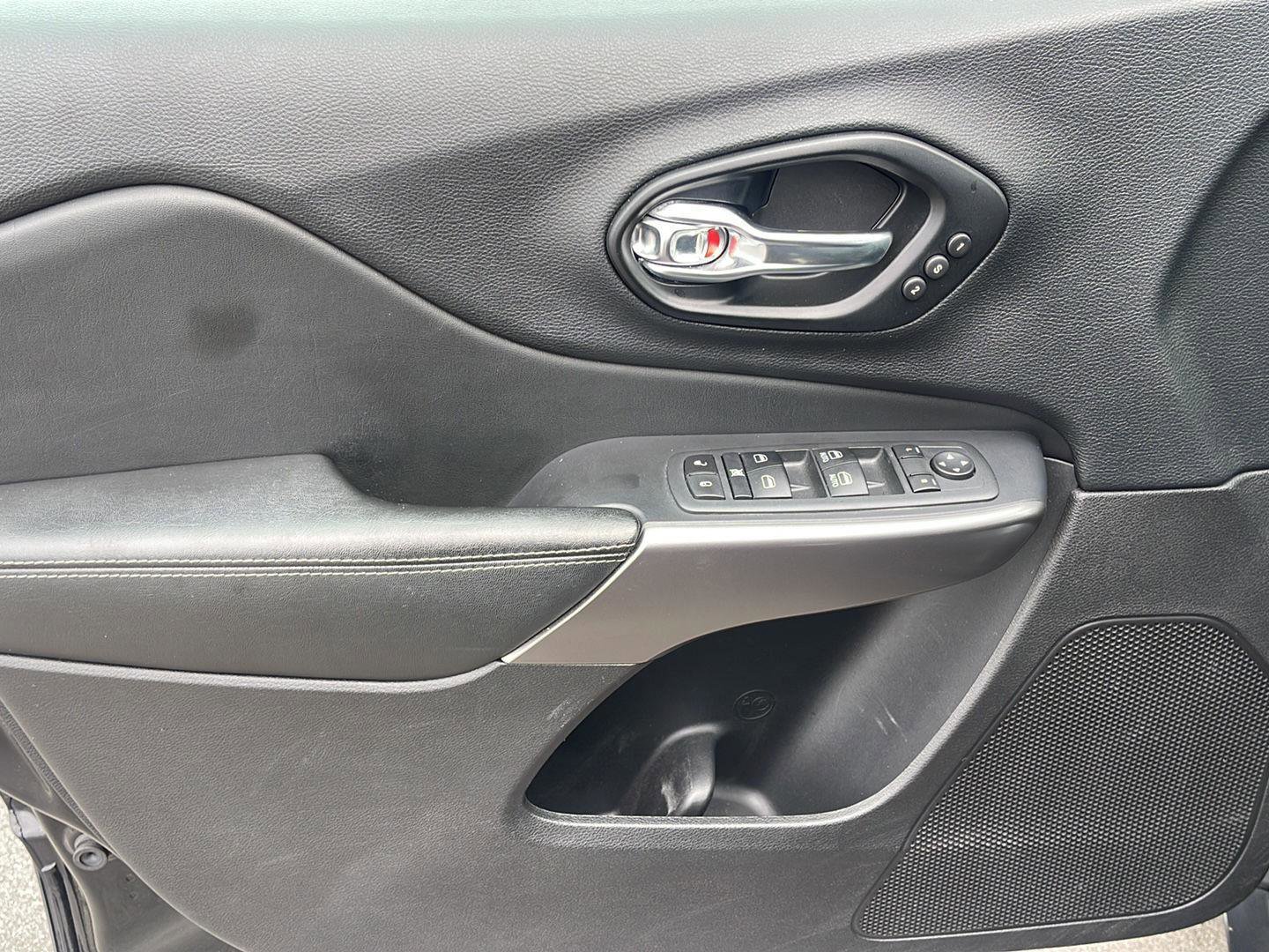 Used 2021 Jeep Cherokee Limited w/ Elite Package image 11