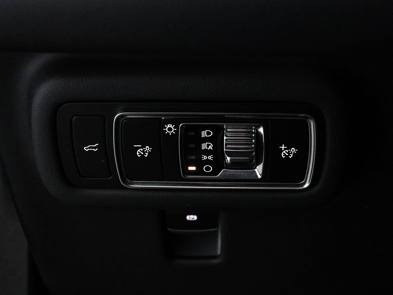 Used 2025 Lincoln Nautilus Reserve w/ Jet Appearance Package image 35