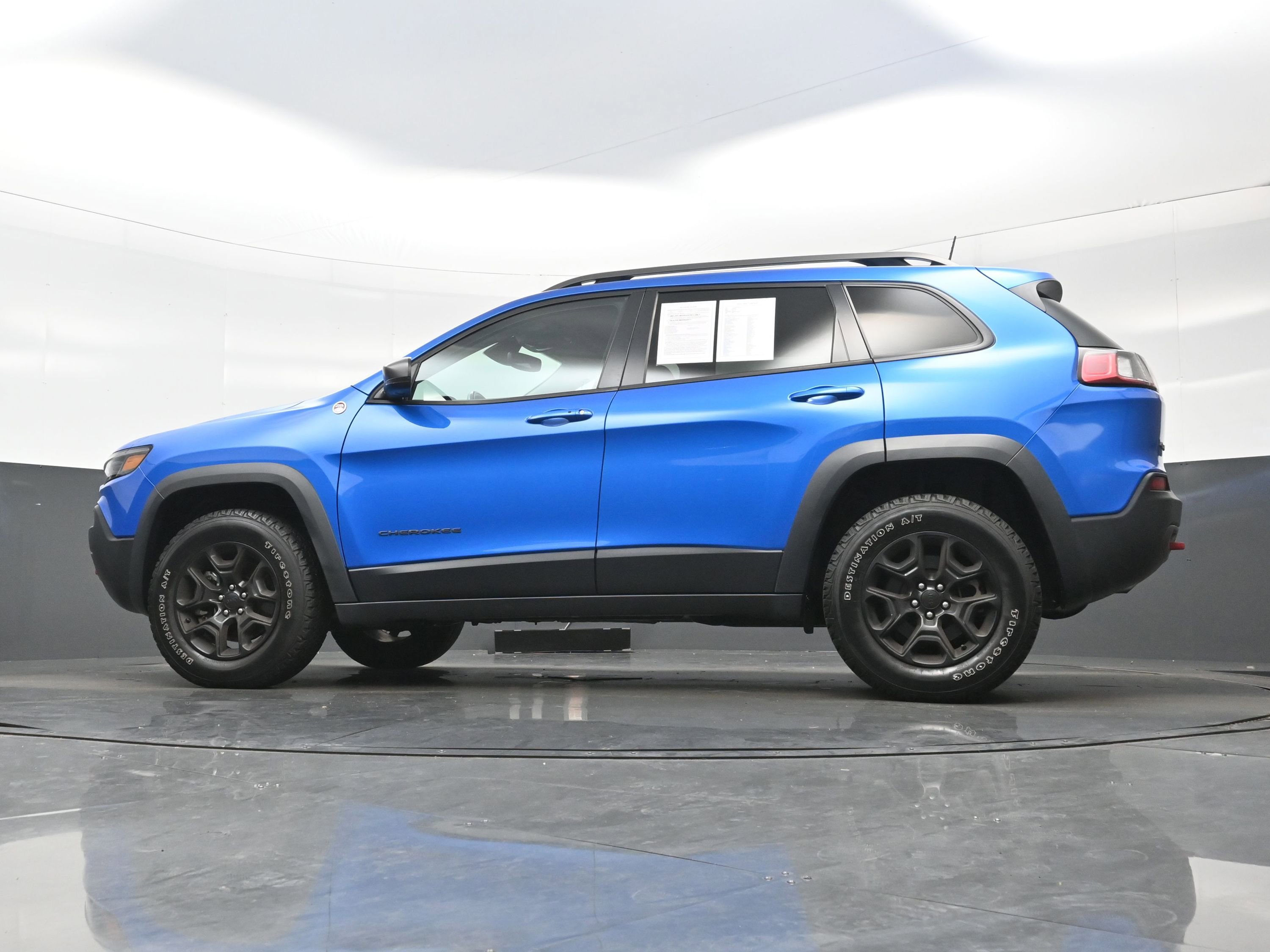 Used 2021 Jeep Cherokee Trailhawk w/ Sun, Sound & Nav Group AWD/4WD image 29