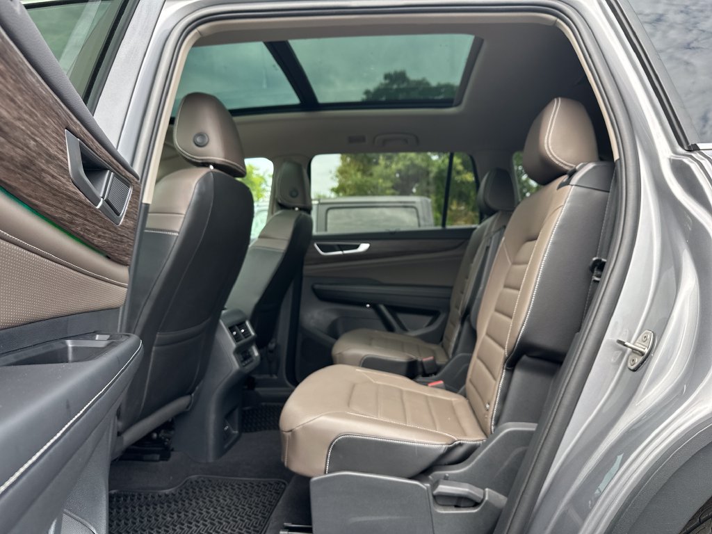 Used 2024 Volkswagen Atlas SEL AWD/4WD image 20