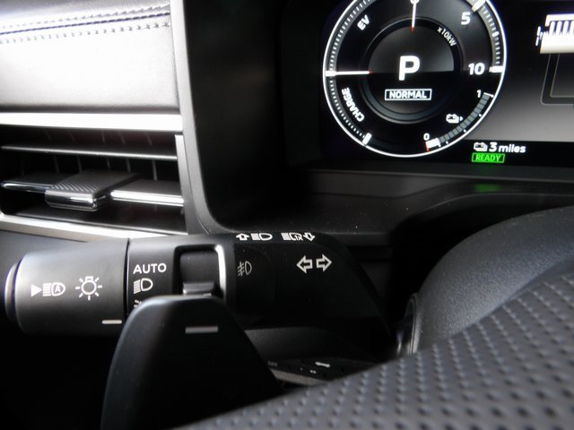 New 2025 Mitsubishi Outlander SE image 32