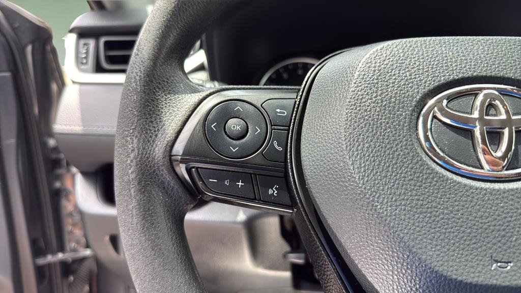 Used 2021 Toyota RAV4 XLE AWD/4WD image 21
