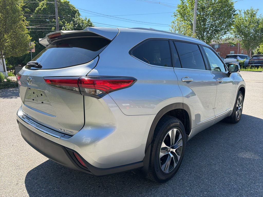 Used 2023 Toyota Highlander XLE w/ Protection Package #3 (TMS) AWD/4WD image 6