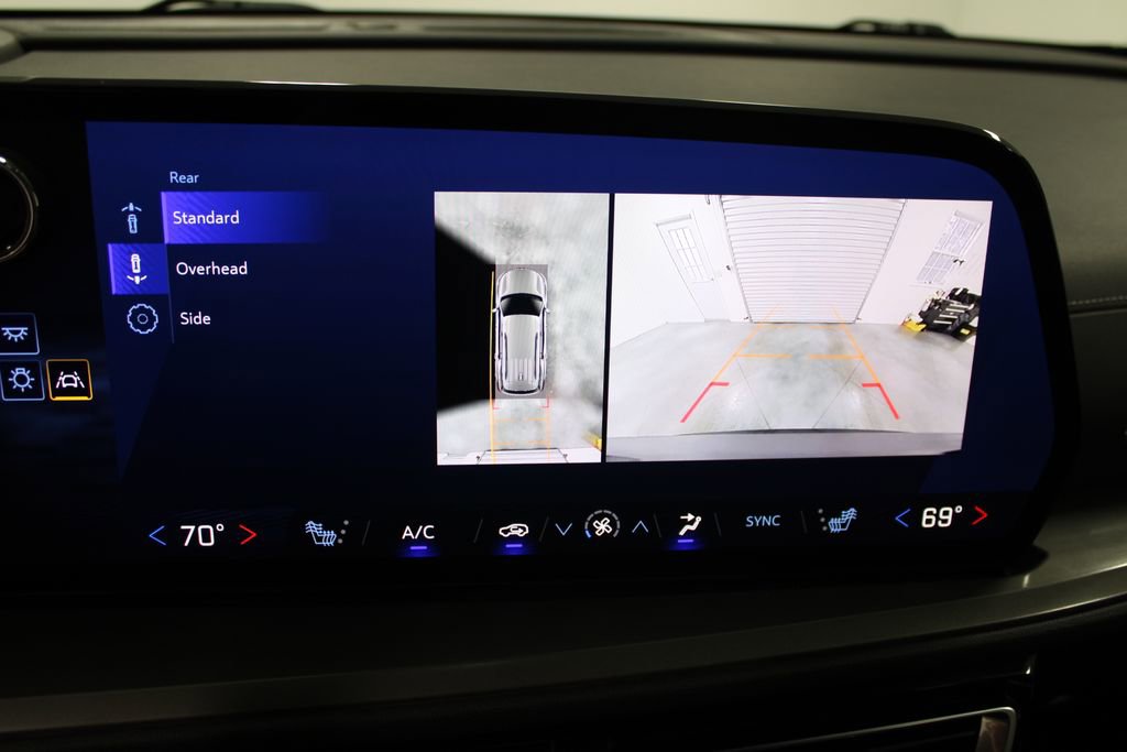 Used 2024 Chevrolet Traverse LT image 52