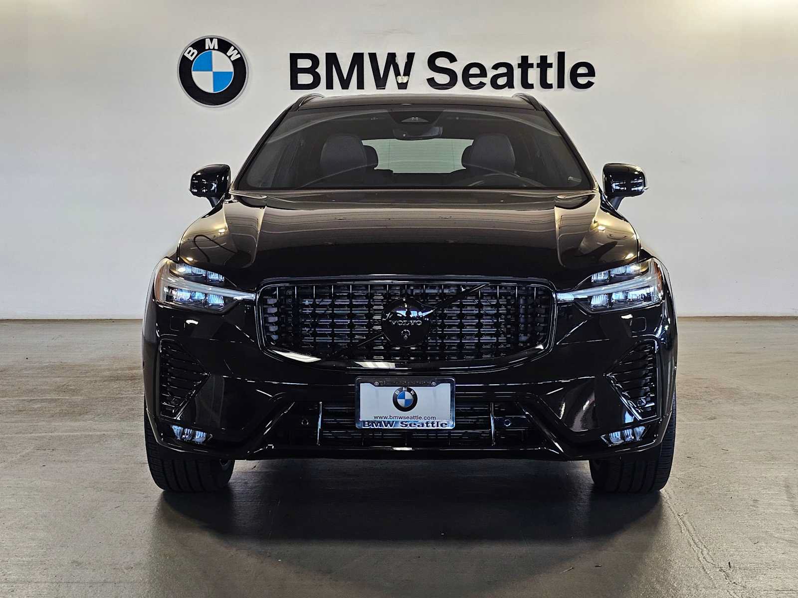 Used 2024 Volvo XC60 B5 Ultimate w/ Protection Package Premier AWD/4WD image 6