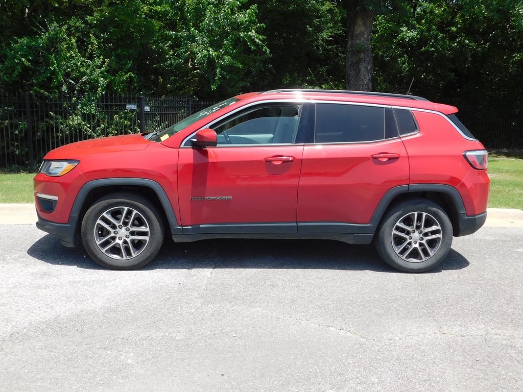Used 2018 Jeep Compass Latitude w/ Popular Equipment Group FWD image 2