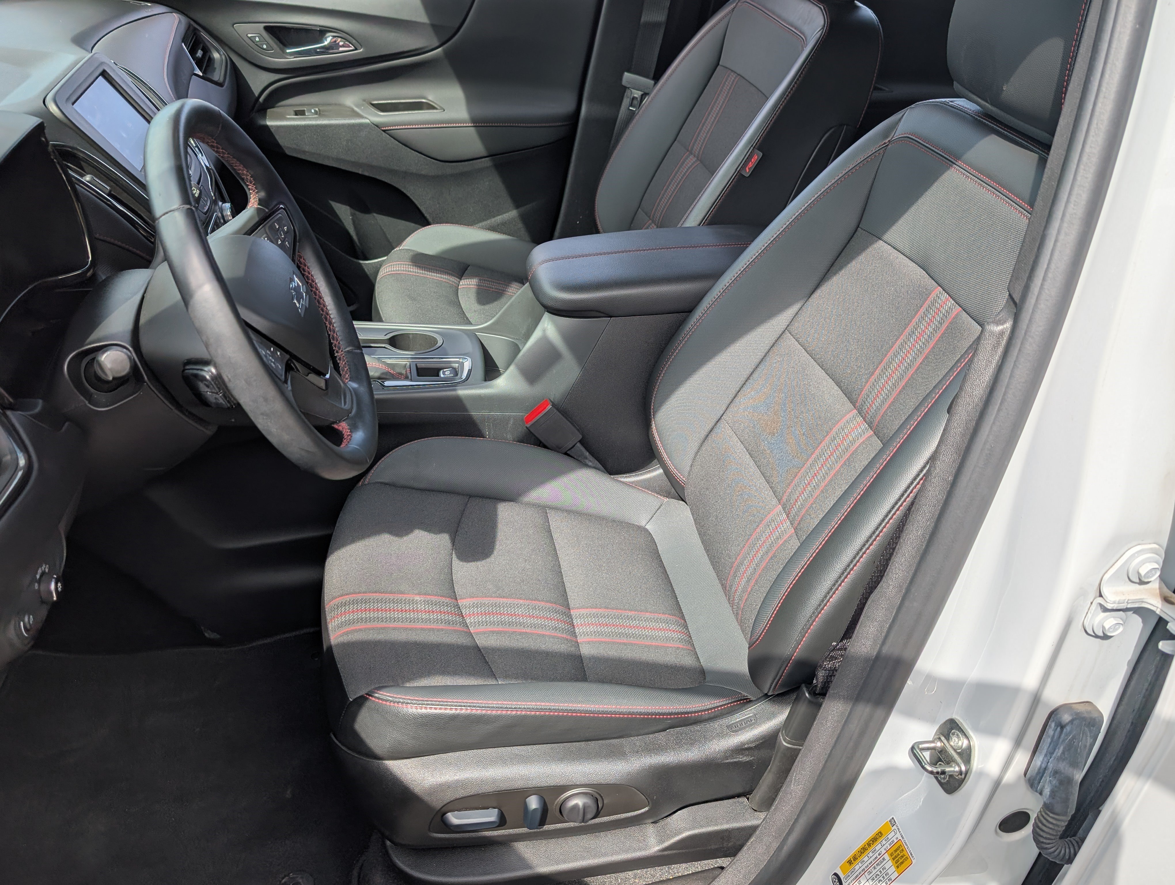 Used 2023 Chevrolet Equinox RS FWD image 16