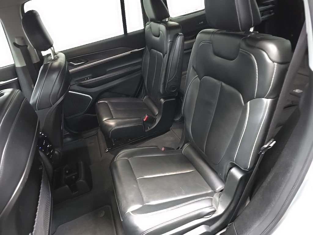 Used 2021 Jeep Grand Cherokee L Limited AWD/4WD image 32