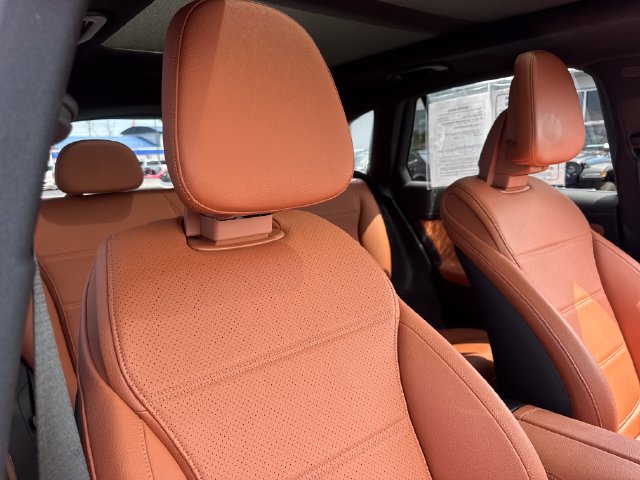 Used 2023 Mercedes-Benz GLC 300 4MATIC image 30