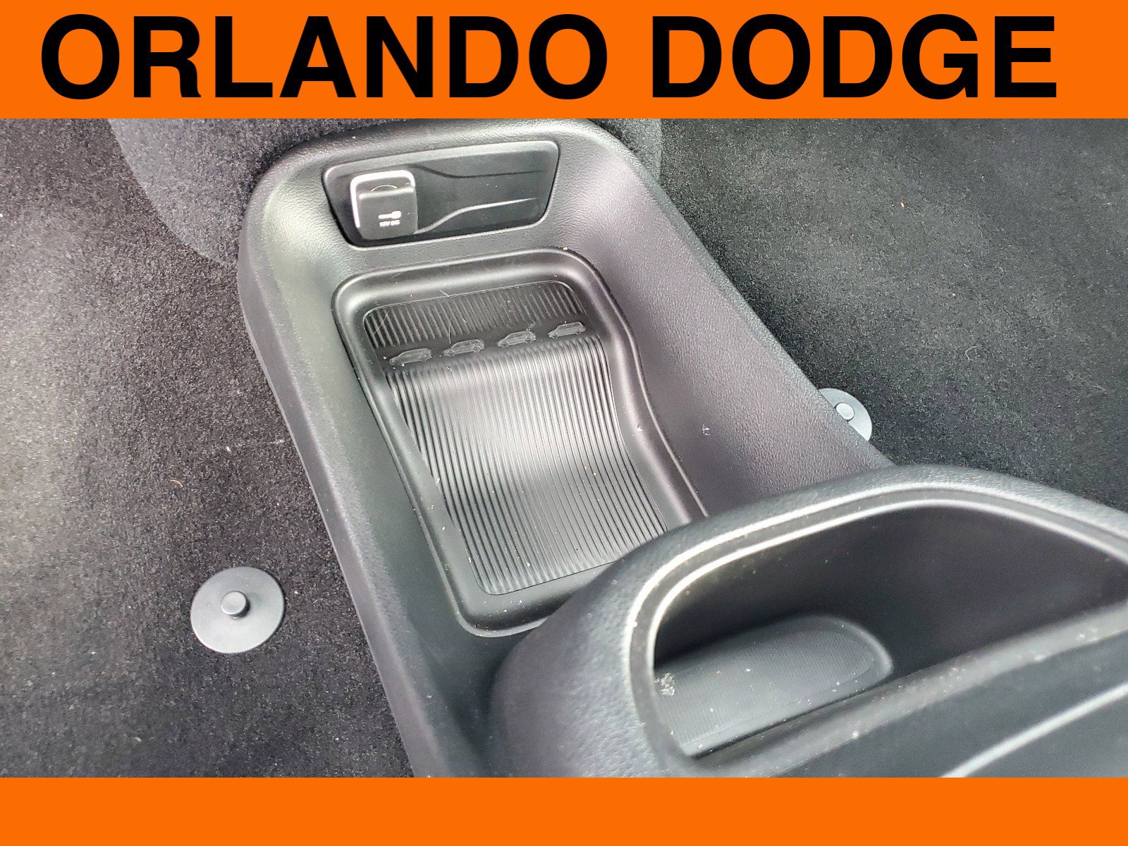 New 2024 Chrysler Pacifica Touring-L w/ Uconnect Theater Family Group image 22