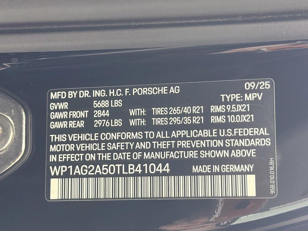 Certified 2026 Porsche Macan S AWD/4WD image 38