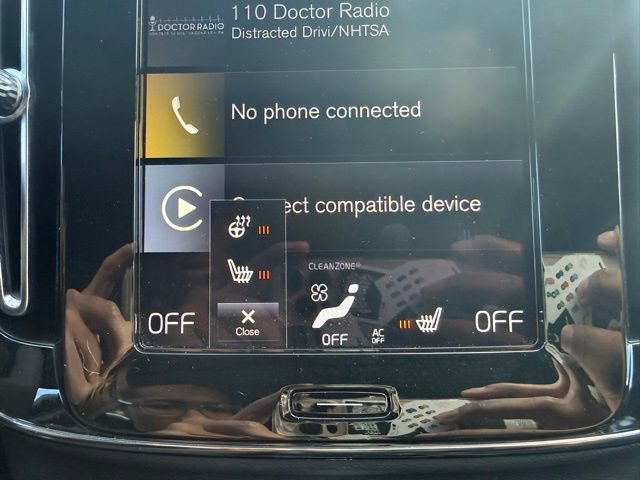 Used 2021 Volvo XC40 T5 R-Design w/ Advanced Package image 11