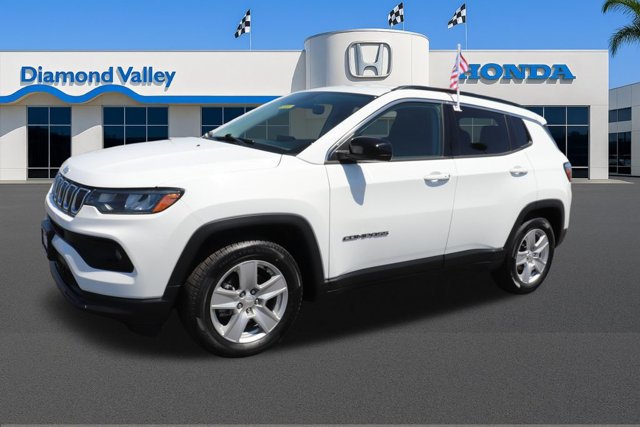 Used 2022 Jeep Compass Latitude FWD image 3