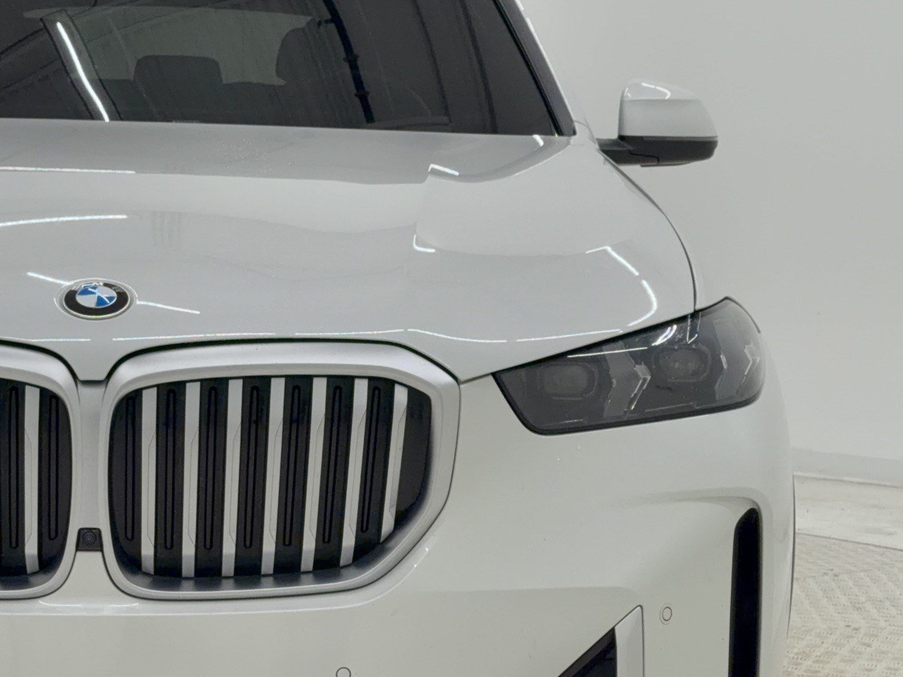 Used 2024 BMW X5 xDrive40i w/ Parking Assistance Package AWD/4WD image 12