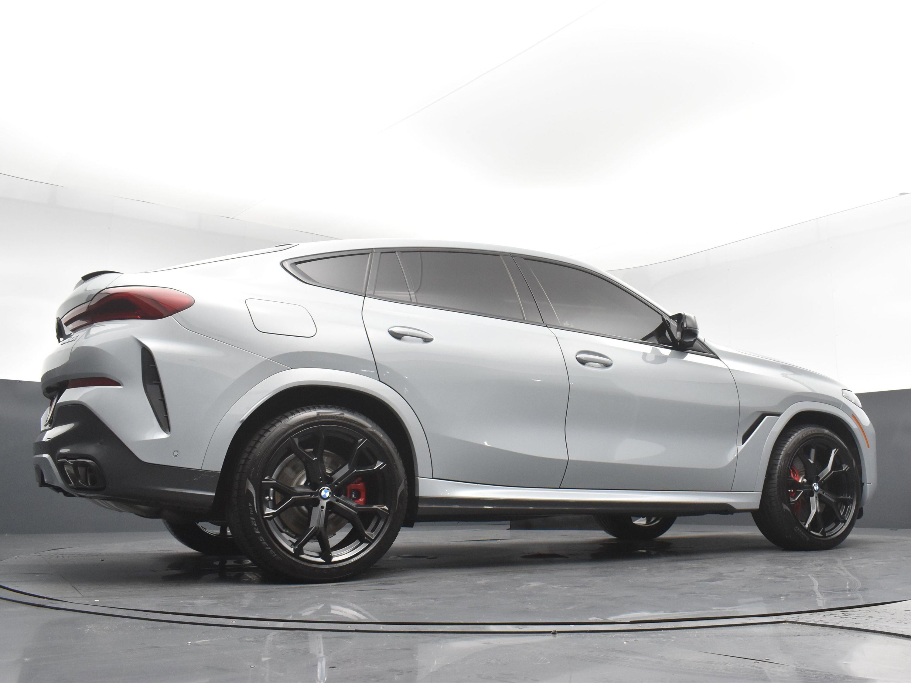 Used 2024 BMW X6 M60i w/ M Sport Professional Package image 25