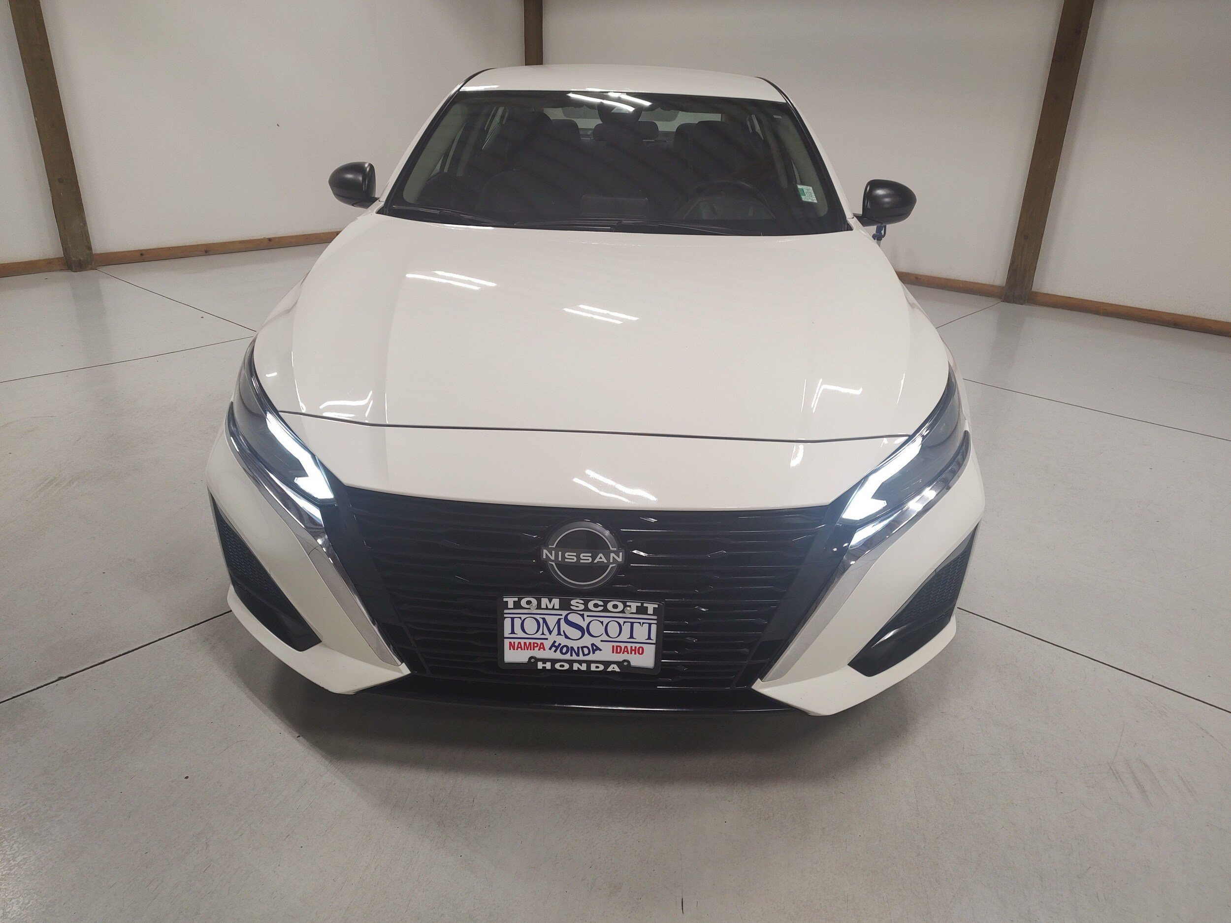 Used 2025 Nissan Altima 2.5 SV FWD image 3