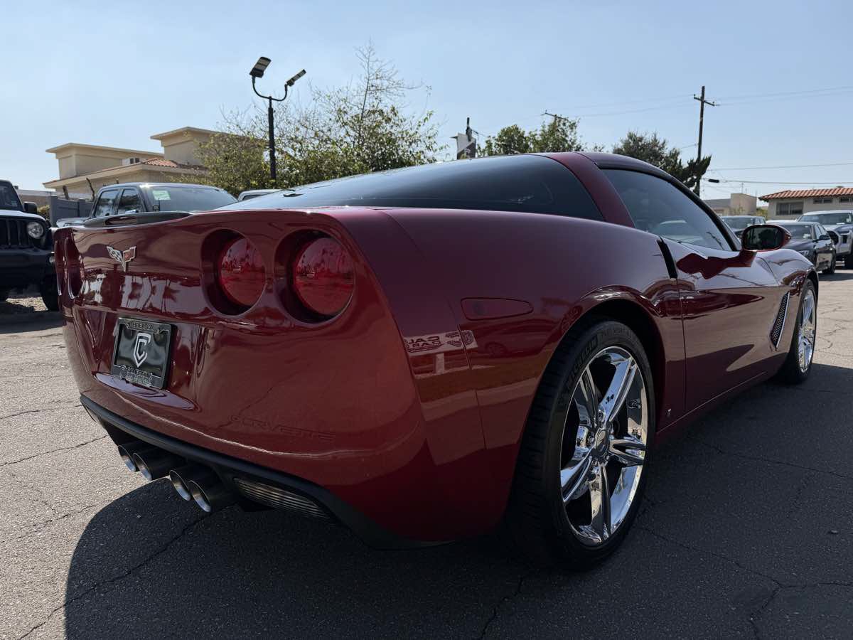 Used 2008 Chevrolet Corvette Coupe w/ Z51 Performance Package RWD image 9