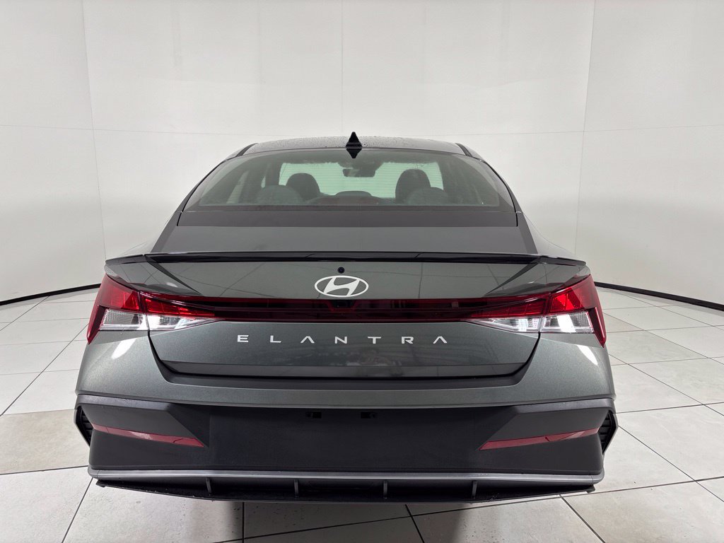 New 2026 Hyundai Elantra SEL Sport FWD image 4