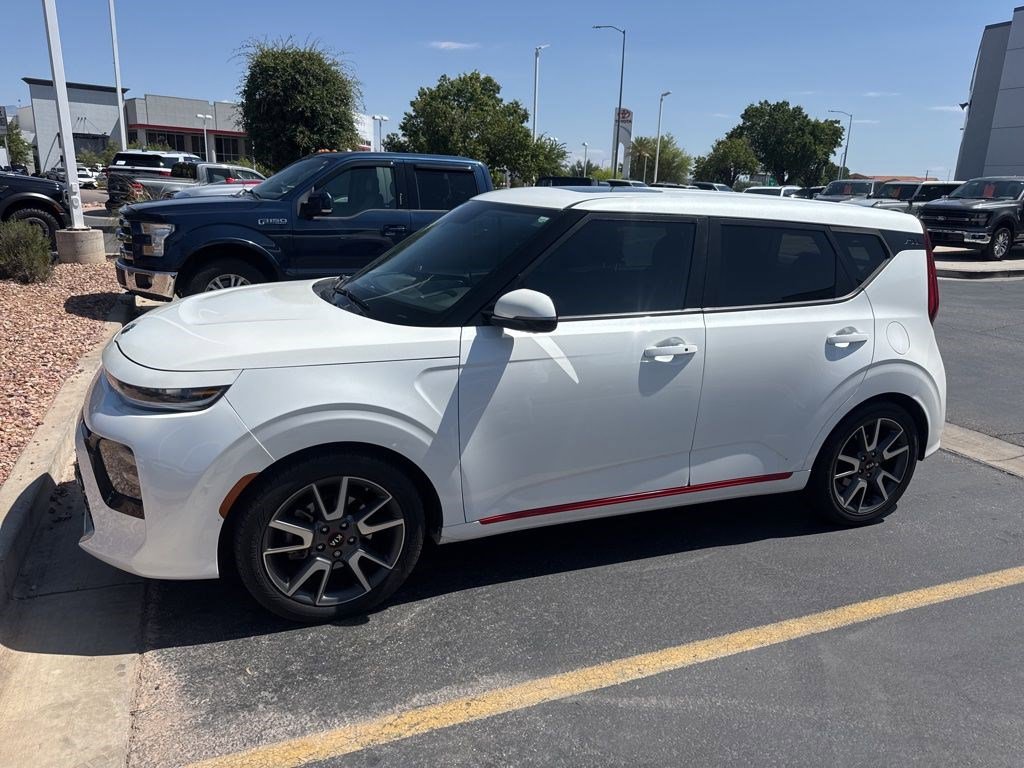 Used 2021 Kia Soul Turbo FWD image 2