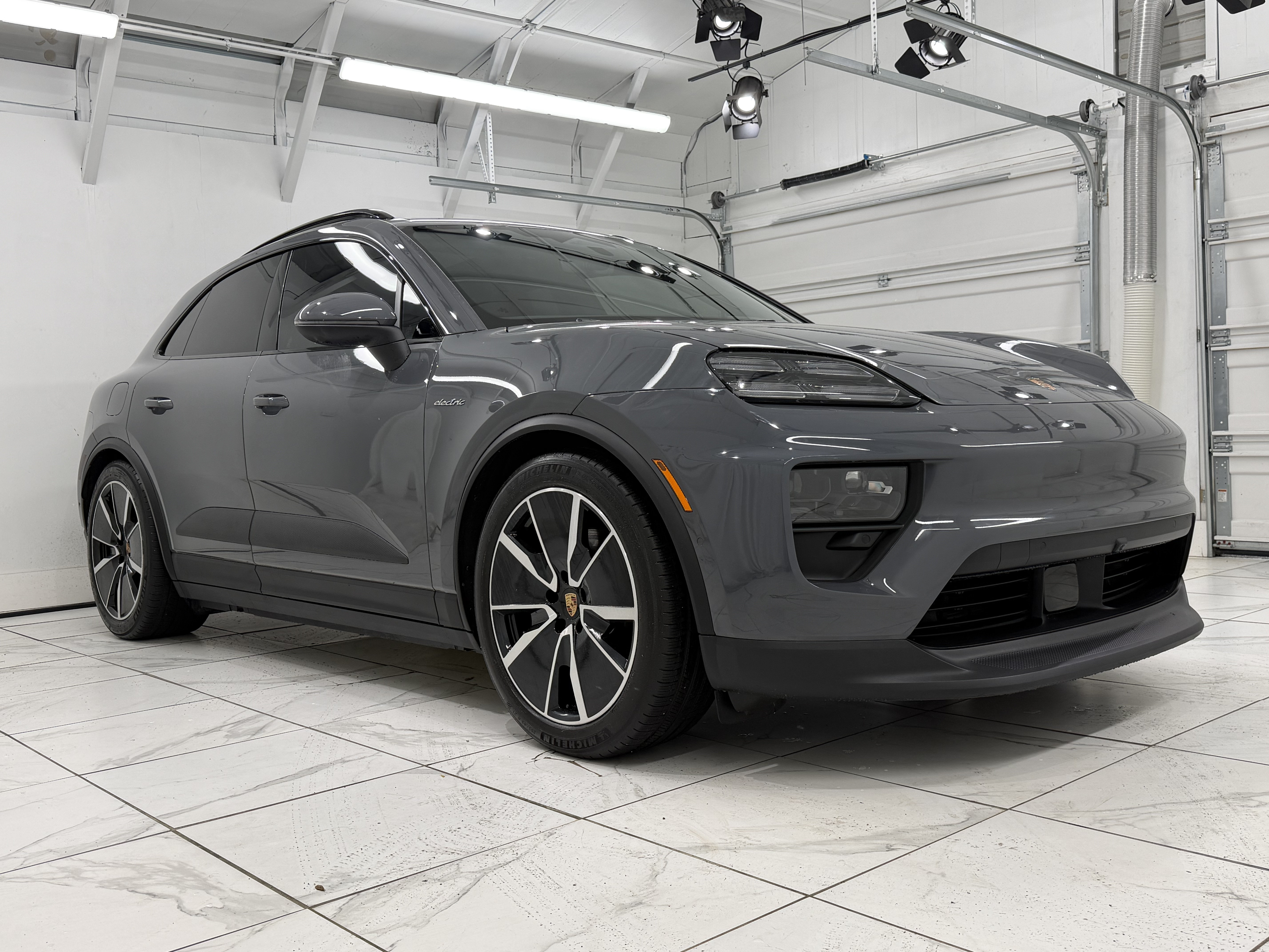 Used 2025 Porsche Macan 4S Electric AWD/4WD image 10
