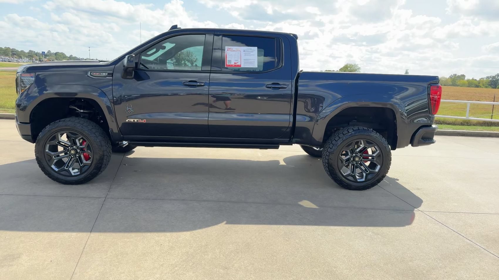 Used 2023 GMC Sierra 1500 AT4 w/ AT4 Premium Package AWD/4WD image 6