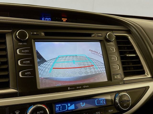 Used 2017 Toyota Highlander SE image 14