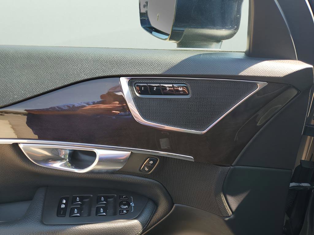Used 2017 Volvo XC90 T5 Momentum w/ Vision Package image 24